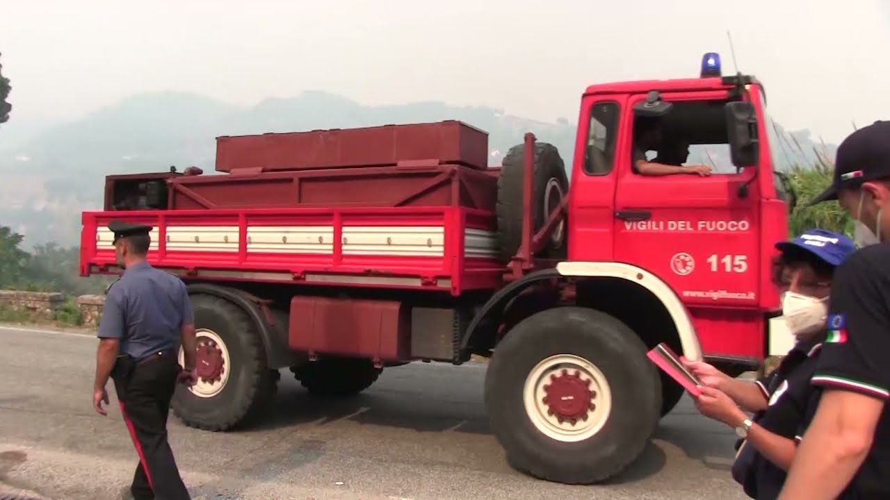 INCENDI: GROTTERIA PIANGE UN MORTO