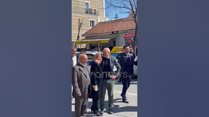 “Del” nga burgu, Saimir Tahiri përcjell në banesën e fundit  babain e tij