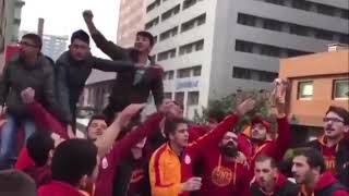 ultrAslan - Düşmedik mi yıllarca peşine? Resimi