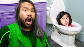 TOILET WILL NOT FLUSH! Playing Roblox Piggy IRL vs Extreme Hide N' Seek