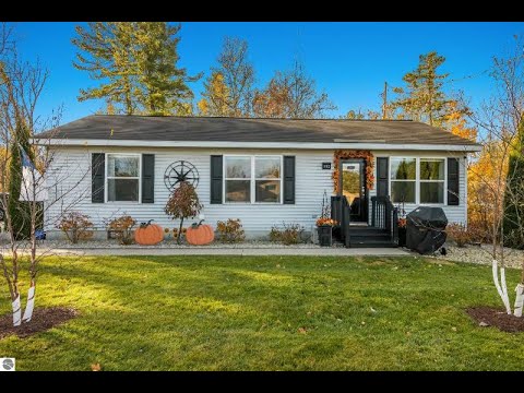 132 Ames Street, Elk Rapids, MI home video tour