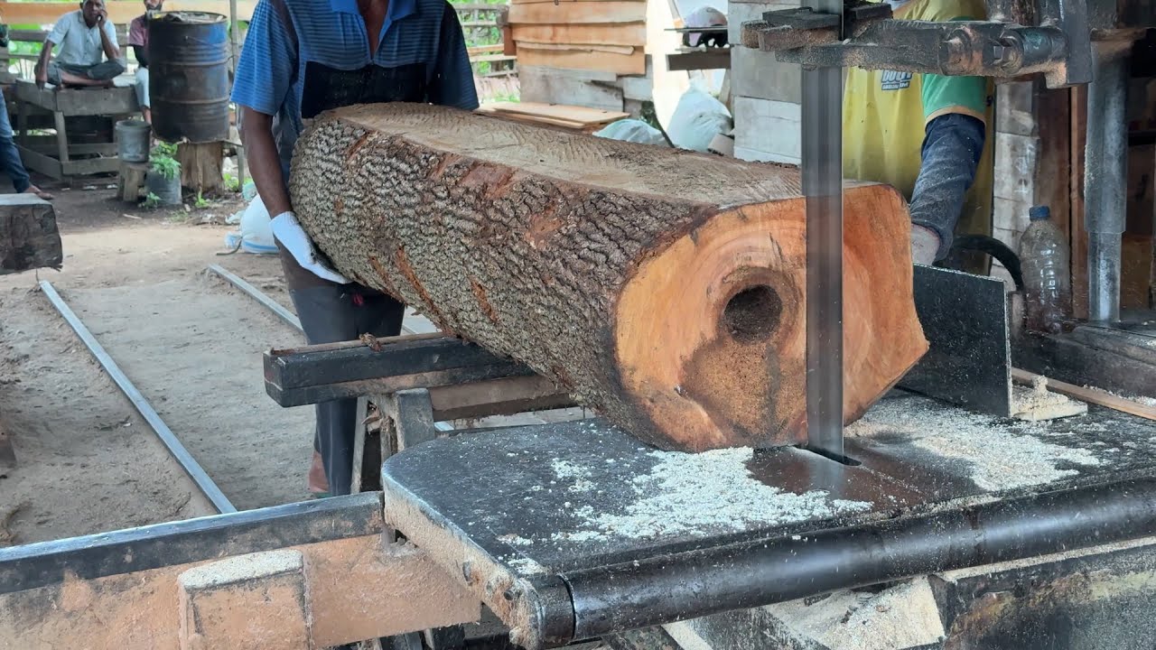 Precision Wood Cutting Techniques with Sawmill 2x35 - YouTube