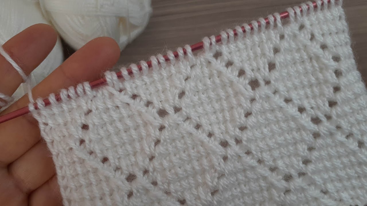 AJURLUR BAKLAVA DİLİMİ GÖSTERİŞLİ TUNUS İŞİ YELEK BATTANİYE  ÇANTA ÖRGÜ MODELİ