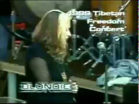 Blondie live on 1999's free Tibetan concert with the "beastie boys"&run DMC MARIA AND ONE WAY OR ANO