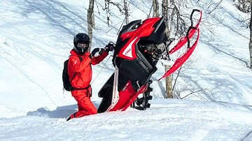 EPIC SNOWMOBILE FAILS 2025 Wrecks & Wipeouts
