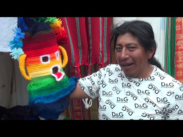 Mercado indígena artesanal de Otavalo en Imbabura (Ecuador)