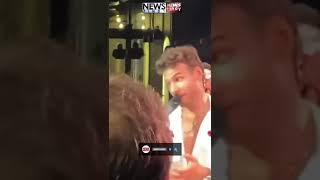 Çağatay Ulusoy, Yakın Arkadaşı Mustafa Mert Koç’un Konserine Katıldı Resimi