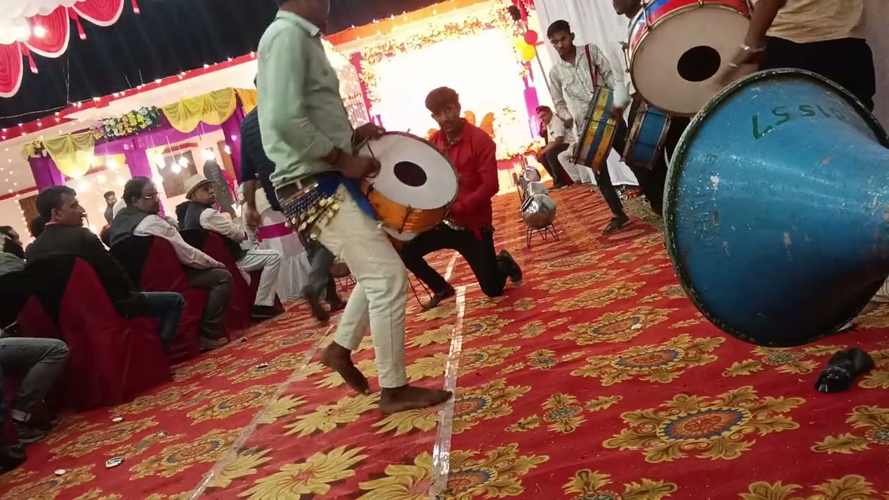 राजाराम जी को लेकर चली बुंदेली बैंड बजा विनोद कुमार सूजी राजाराम जी को लेकर चले