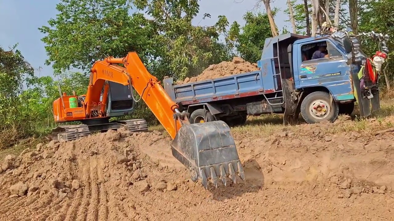 รีวิวรถขุดดิน ลอกนาหนาเมตรกว่ากำลังตักง่ายๆเลย #ศรีสะเกษแม็คโครซิ่ง 