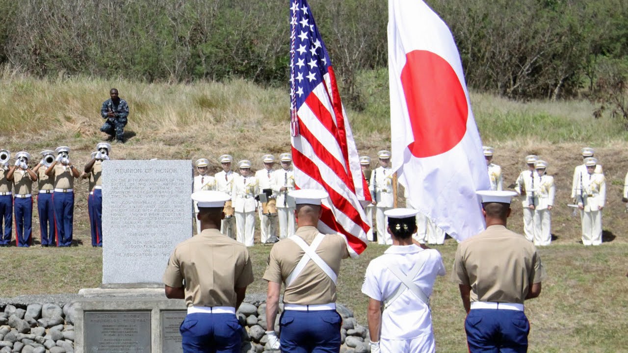 昭和2年 軍旗祭 硫黄島で戦後70年目の日米合同慰霊式典が行われる 2015/03/21 - YouTube