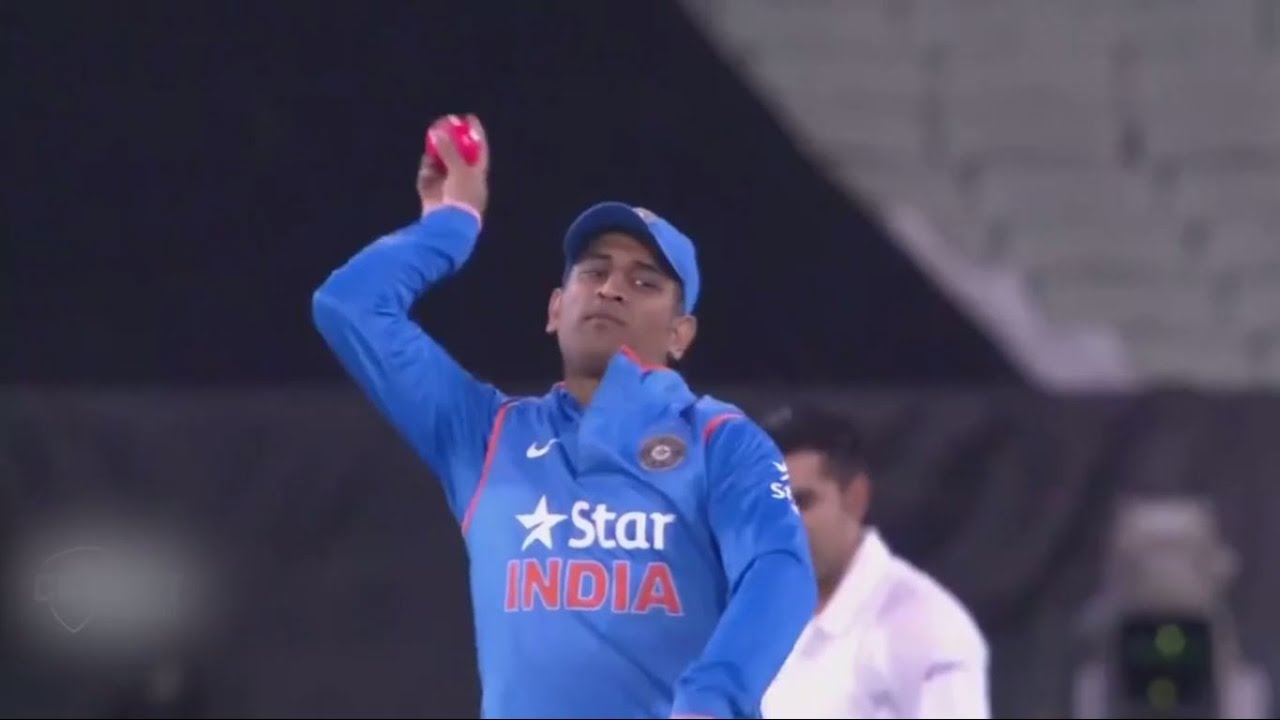 Dhoni Bowling like a Pro - YouTube