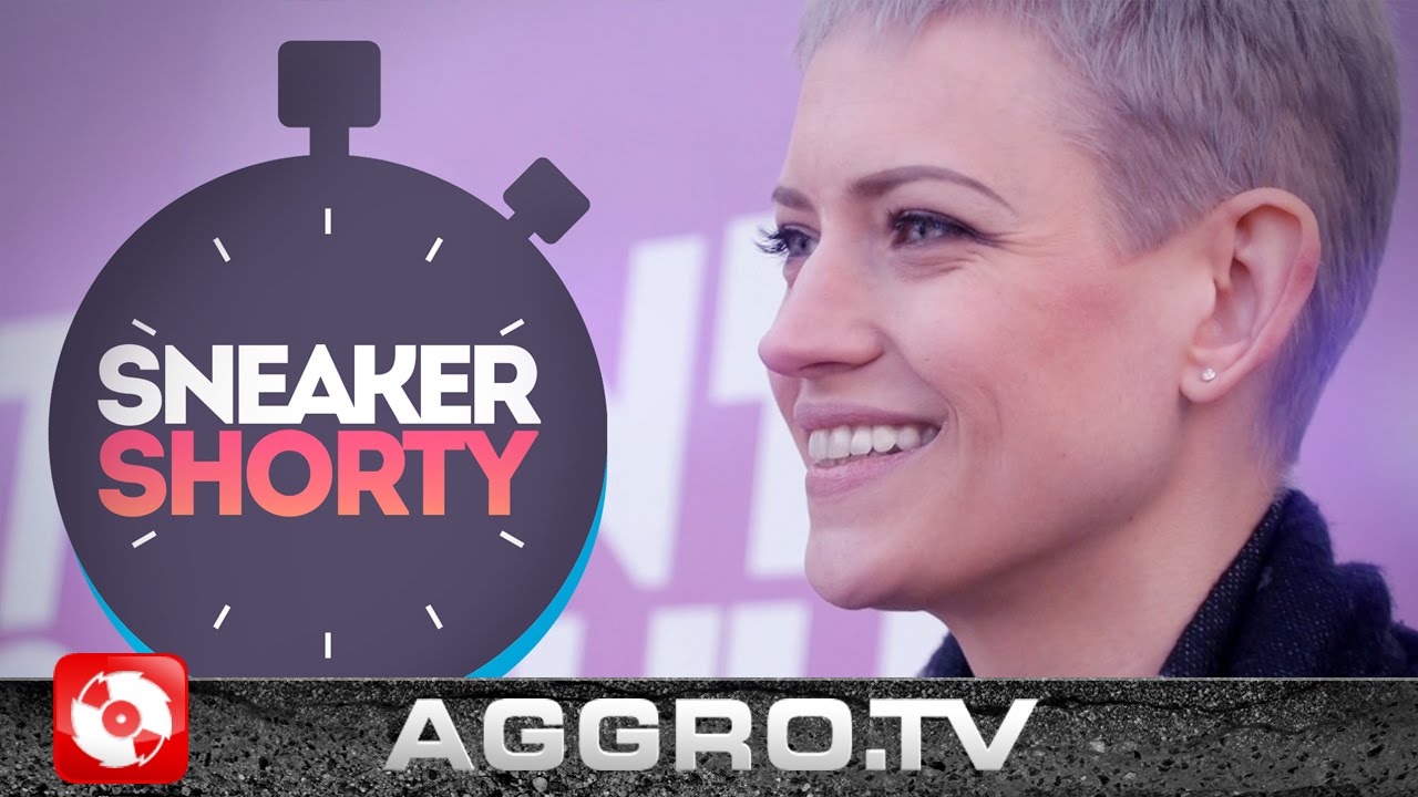 JULIA 'SNEAKERQUEEN' SCHOIERER - SNEAKER SHORTY - TUNRSCHUH.TV (OFFICIAL HD VERSION AGGROTV)