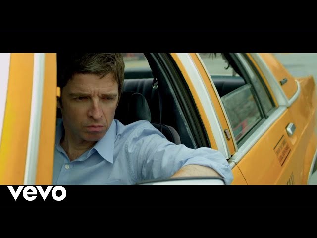 Noel Gallagher's High Flying Birds - Everybody's on the Run