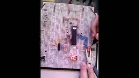 PIC 16F877 numeros del 0-9 mostrados en un Display