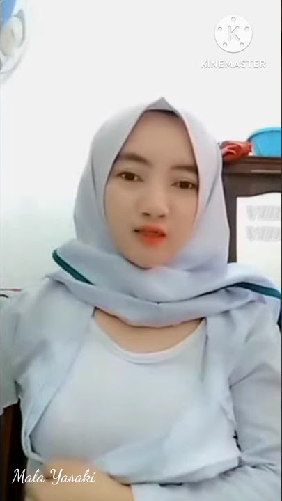Aksi Perawat Cantik Pakai Hijab