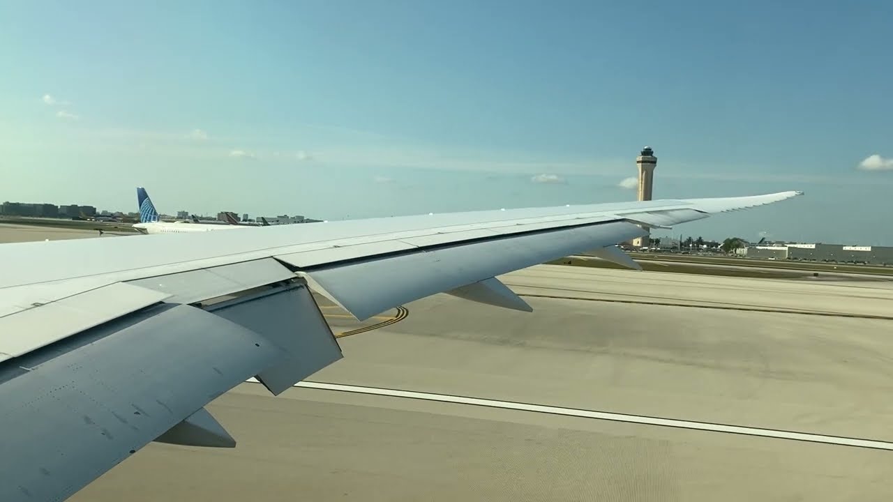 American Airlines Boeing 787-8 Takeoff from Miami