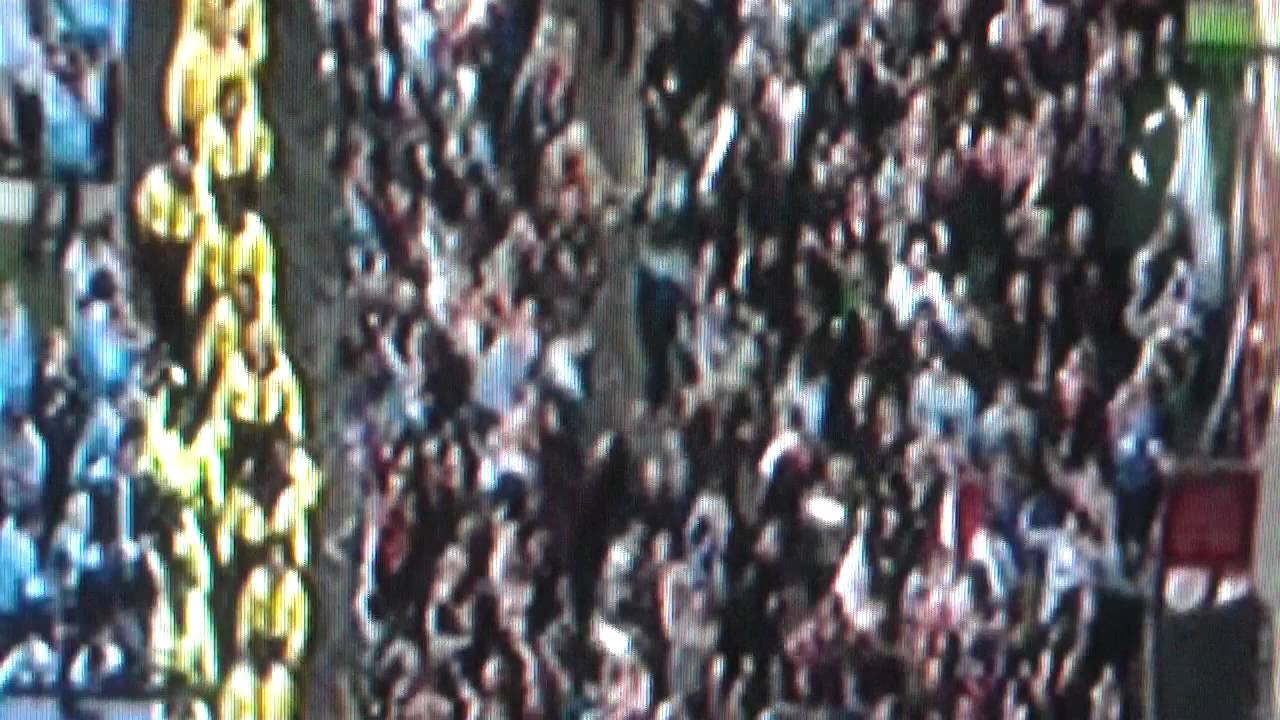 MANCHESTER CITY WIN : VICTORY PARADE MCFC PAINT THE CITY BLUE & CITY SONGS 14 MAY 2012.