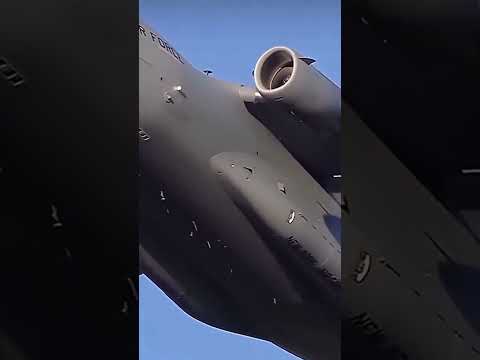 C-17 Globemaster landing
