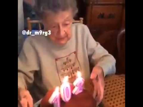فيديو مضحك لعجوز ارادت ان تطفئ شمعة عيد ميلادها ال