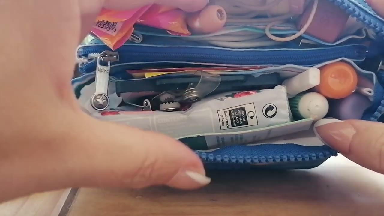 What I Keep In My New Kipling  Large Pouch/Wallet/Purse. Diluted Blue Print. Adam Monkey #kipling 