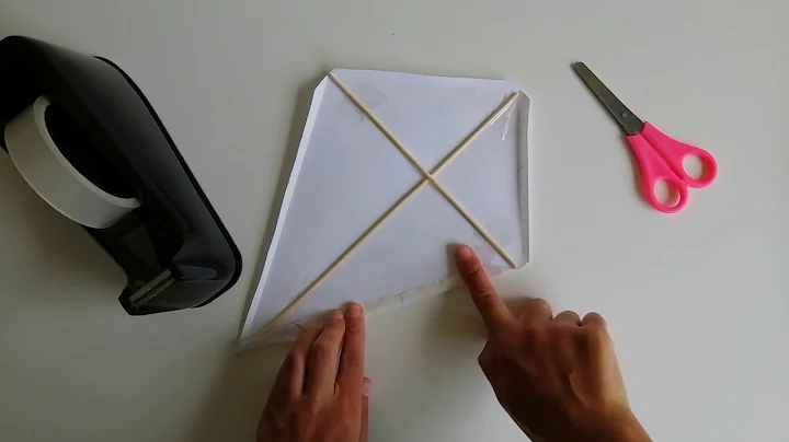 Paper Kite Making with Laura McNamara - Cruinni na...