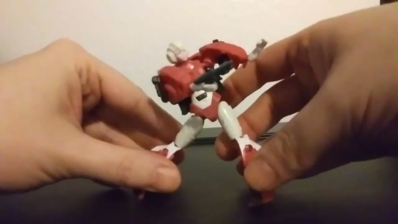 Transformers Authentics Bravo class ARCEE - Reynard Reviews