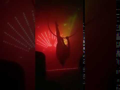 Стриптиз на капоте