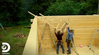 La difícil tarea de construir una cabaña entre dos personas| Operación Alaska | Discovery en español by Discovery en Español 1,322 views 6 days ago 8 minutes, 59 seconds