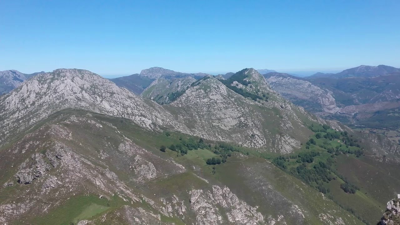 Desde el Pico Cogollo ( Sobrescobio, Asturias )