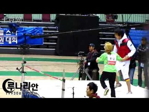 [CLOSER ANGLE] {LUNEW}110123  f(x) Luna wins high jump and SHINee Onew crashes onto her plus Minho