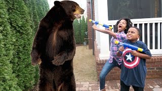 GIANT BEAR! vs Shasha and Shiloh - Onyx Kids