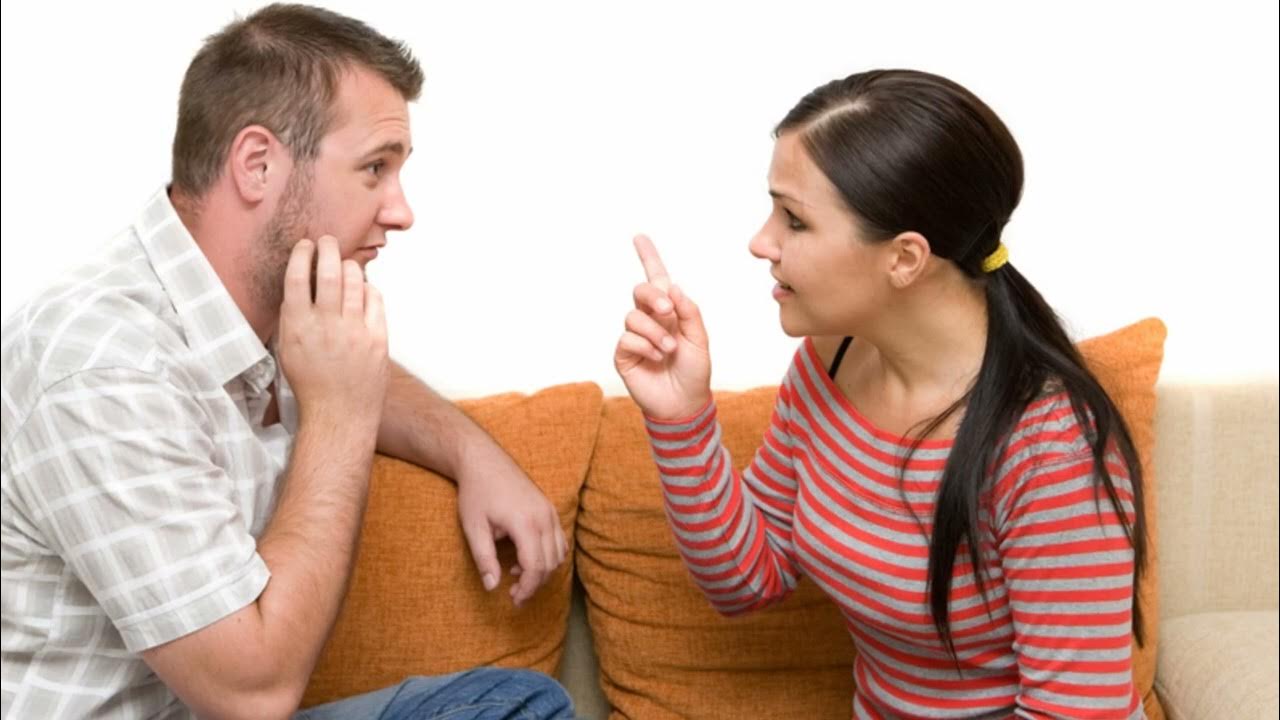 Просит не говорить мужу. Муж и жена беседуют. Разговор в семье. Разговор мужа и жены. Муж и жена общаются.