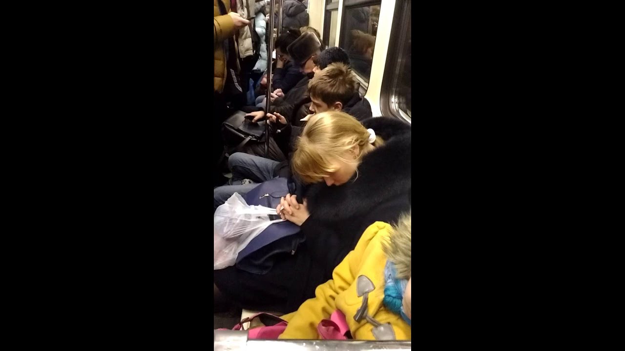 Москва спит в метро