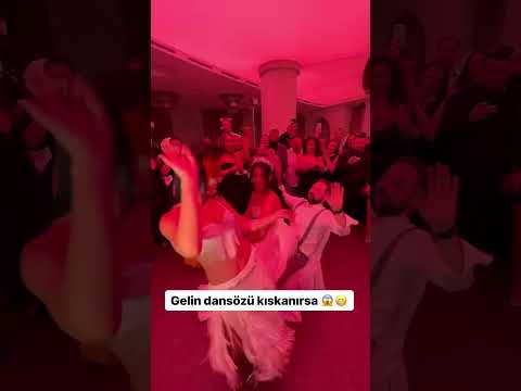 Damat Dansözü Kucağına Oturtmak İstedi, Gelin Çıldırdı #dansöz #gelin #damat #düğün #shortvideo #fyp