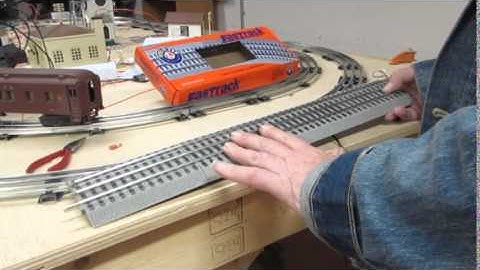 Wiring Lionel Trains Automatic Gateman with  the Fast Track Accessory Activation Track
