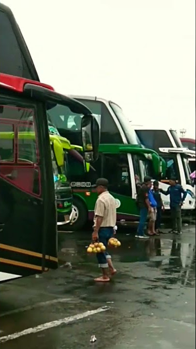 Bus Tjipto GM ( Madura-Tg.Priok) di Terminal Tanjung Priok Jakarta Utara.
