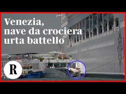 Venezia, nave da crociera urta battello: lo scontro visto da un&#039;altra barca