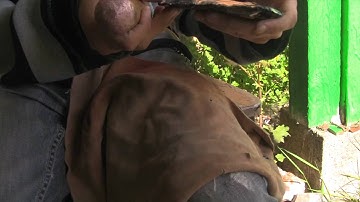 Flintknapping snowflake obsidian :: Rocky