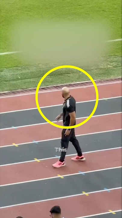 Messi’s Bodyguard Got Him! (danielsistiaga)