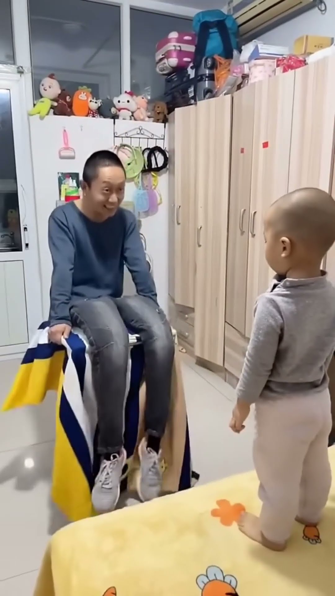 表演个才艺，逗儿子开心下#Cute baby#Cute#呆萌小米宝#聪明宝宝#萌娃#整蛊#测试