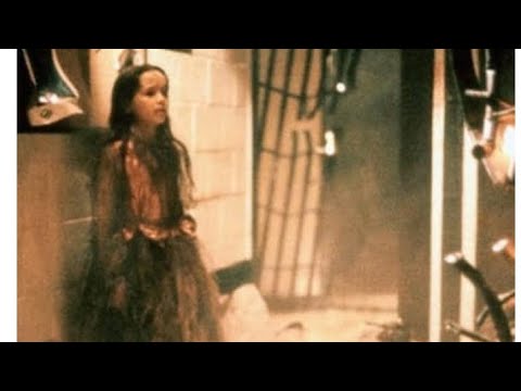 Why did they take Jamie back to the station in Halloween 5?!?#halloween #halloween5#michaelmyers 