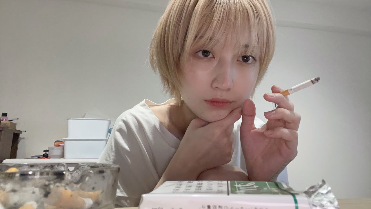 久しぶり！新居でタバコ吸ってご飯食べるよ！