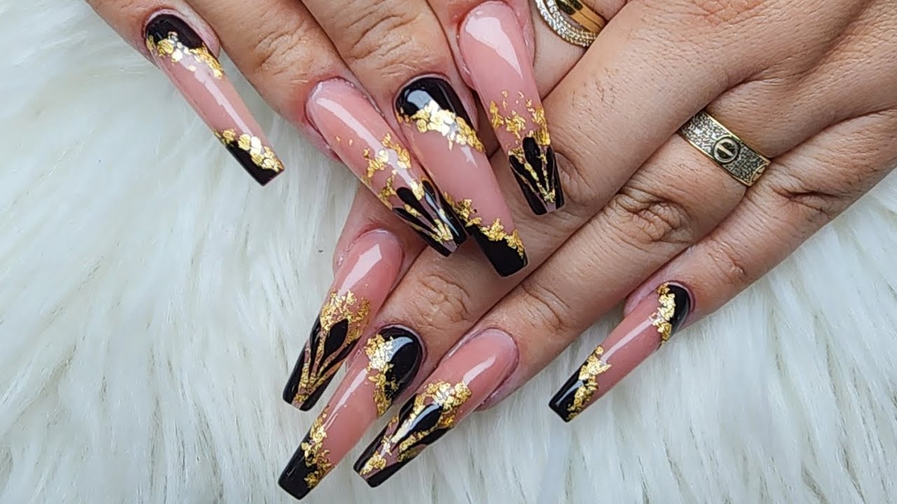 como hacer diseño de negro con dorado en uñas acrilicas,paso a paso