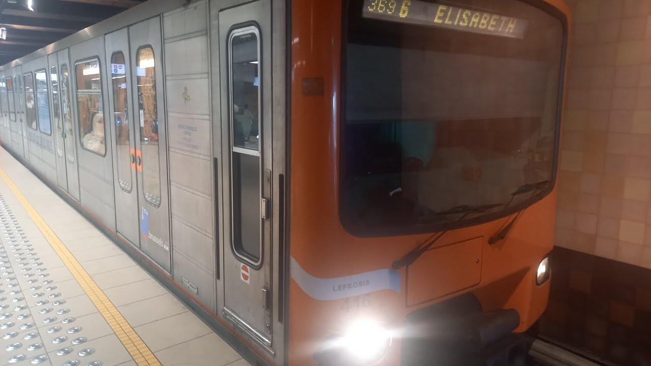 Stib Metro ligne 2 entre Simonis et Elizabeth Bombardier Alstom M5 n°415-416.