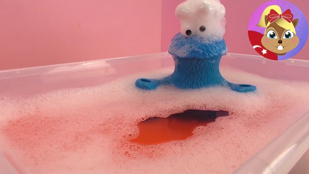 Kurabiye Canavarı Kırmızı Suyun içinde Banyo Ediyor! Komik Türkçe Tinti