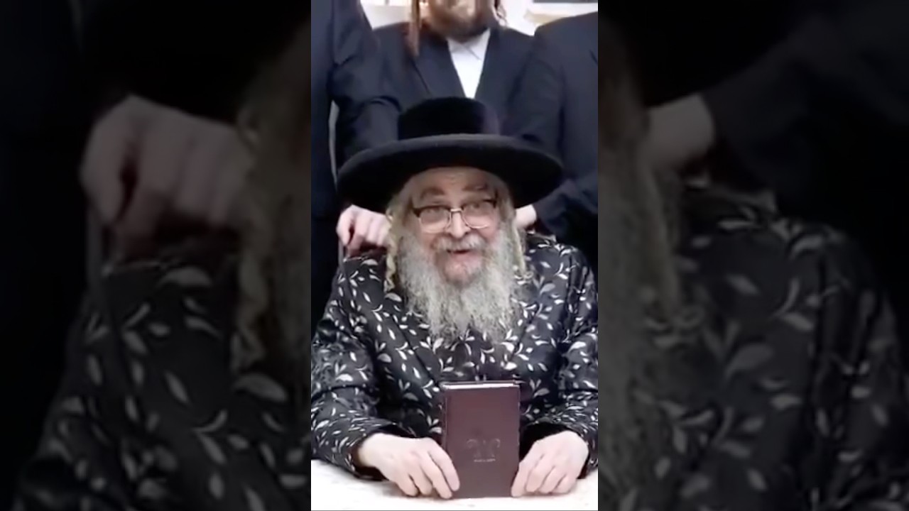 כ"ק האדמו'ר מסאטמאר בוחן את בחורי ישיבת גור על כל הש"ס