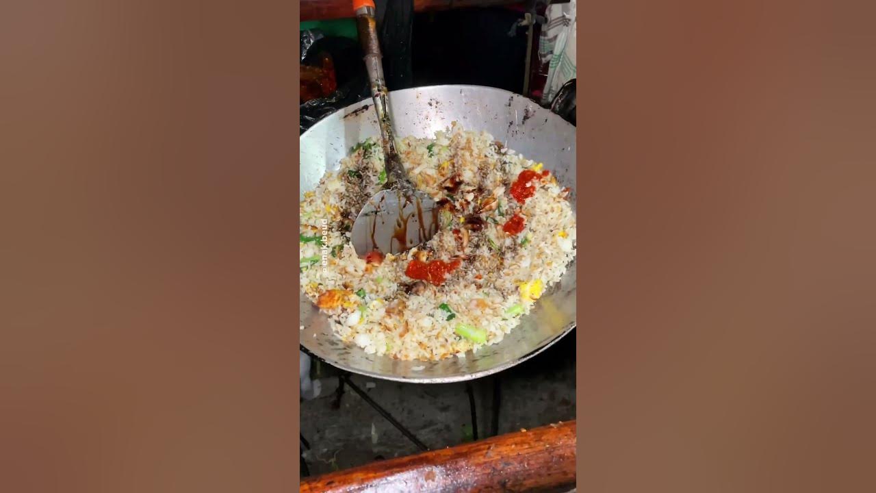 Letaknya tersembunyi, tapi tetep rame! Nasi goreng tektek