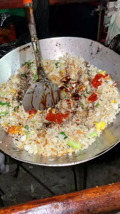 Letaknya tersembunyi, tapi tetep rame! Nasi goreng tektek