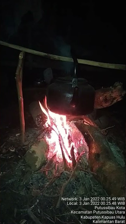 ngopi tengah malam sendirian di hutan