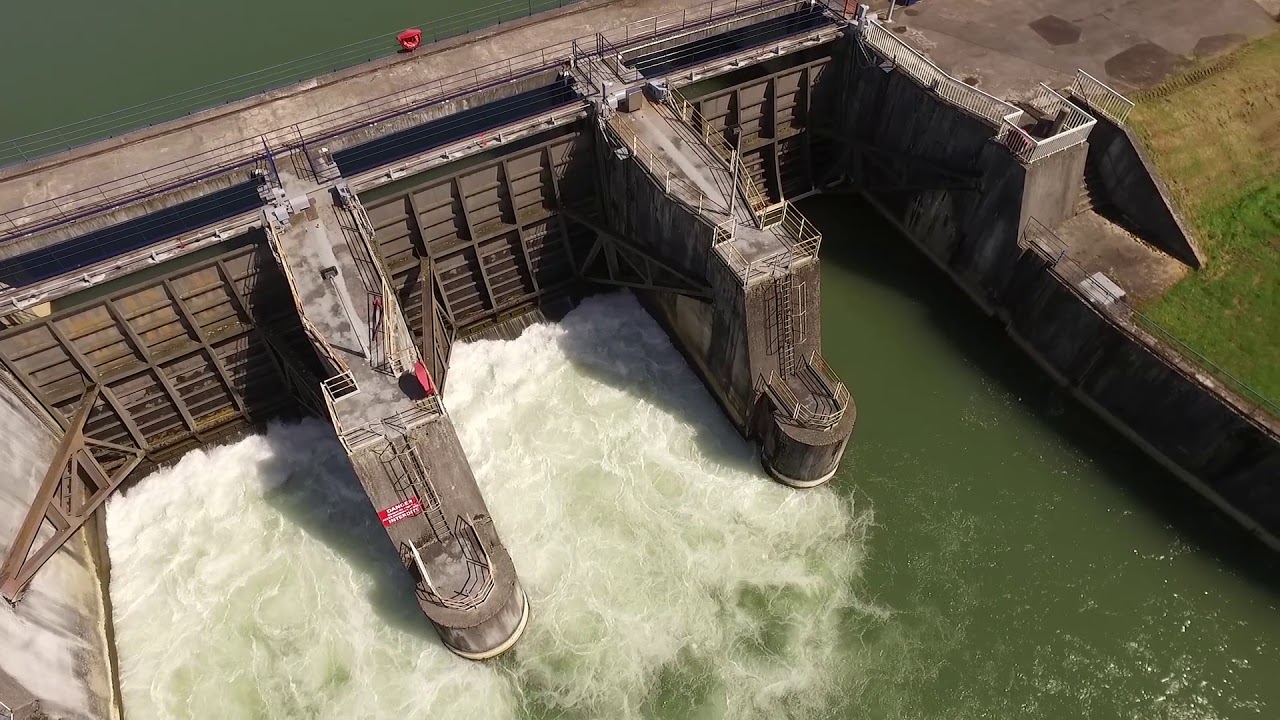 Lac du Der en Champagne - Survol de la prise d'eau en Marne